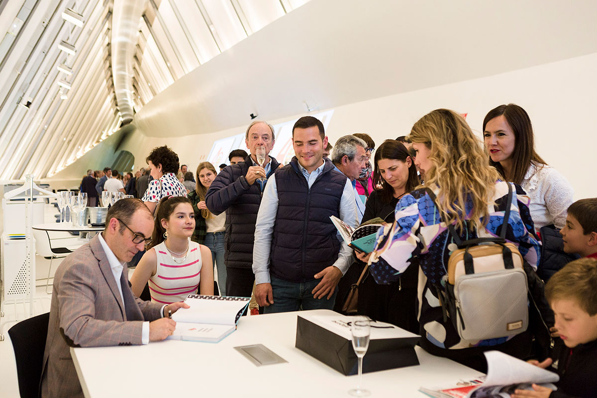 La AACD presenta en Mobility City el libro Historia del Automóvil en Aragón